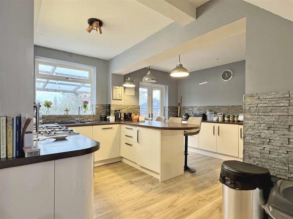 Kitchen d.jpg