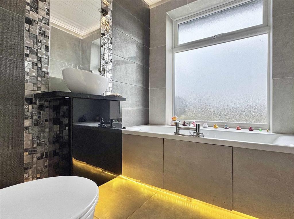 Family Bathroom.jpg