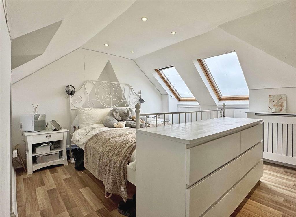 Bedroom 4.jpg