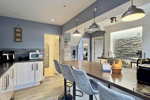 6 bedroom semi-detached house for sale, Vauxhall Drive, Braintree