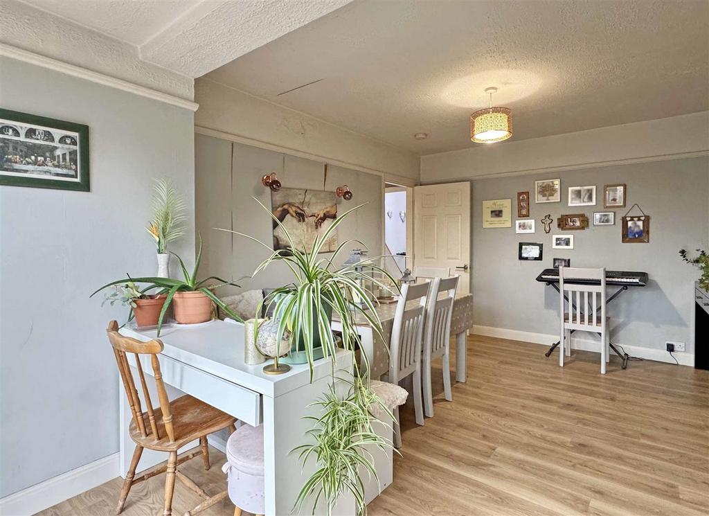 Dining Room b.jpg