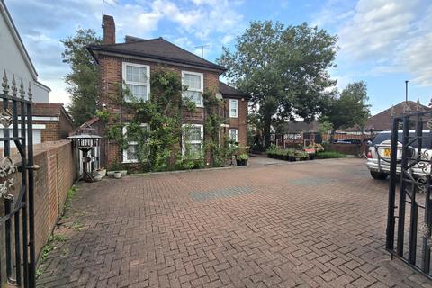 undefined, Great West Road, Hounslow, Greater London, TW5