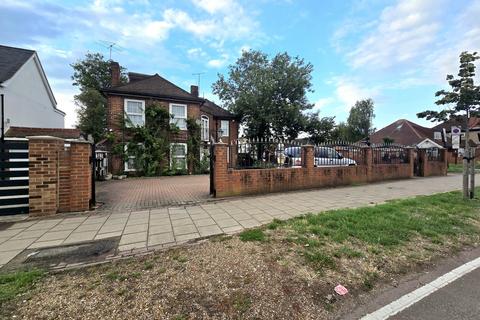 undefined, Great West Road, Hounslow, Greater London, TW5