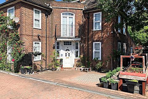 undefined, Great West Road, Hounslow, Greater London, TW5