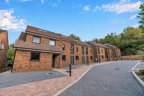 46 Quail Gardens, South Croydon, CR2 8TF