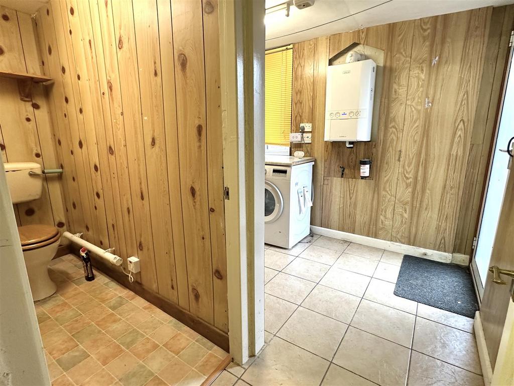 Utility/d/s wc