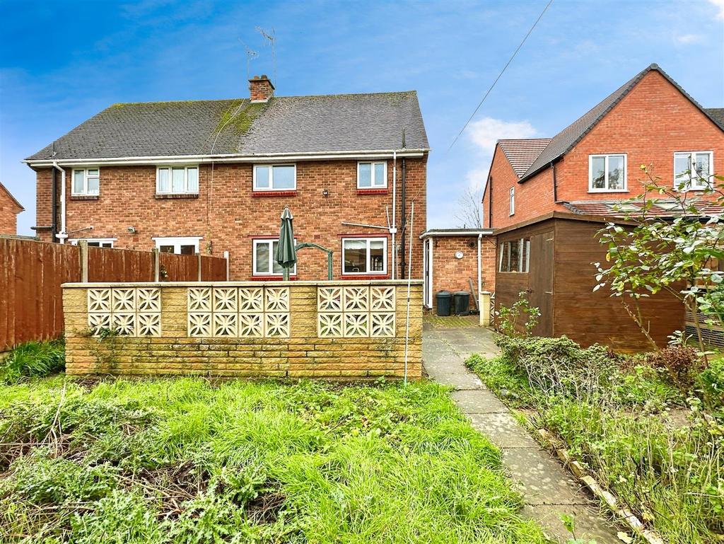 Garden to house