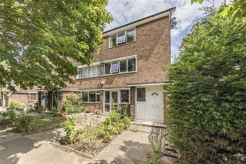 2 bedroom maisonette for sale, Lyme Farm Road, London SE12