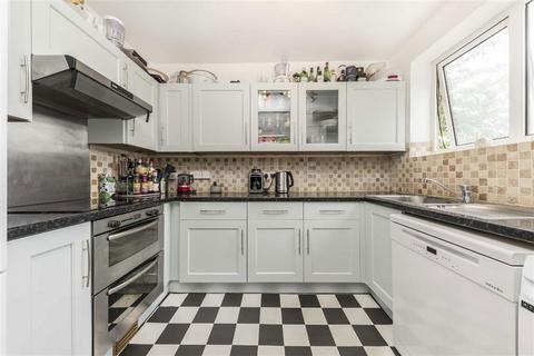 2 bedroom maisonette for sale, Lyme Farm Road, London SE12