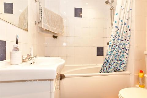 1 bedroom flat for sale, Winston Close, Greenhithe DA9