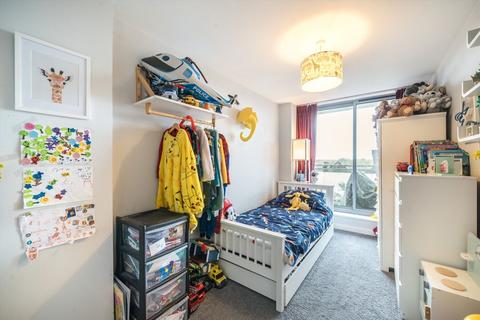3 bedroom flat for sale, Balham Hill, London SW12