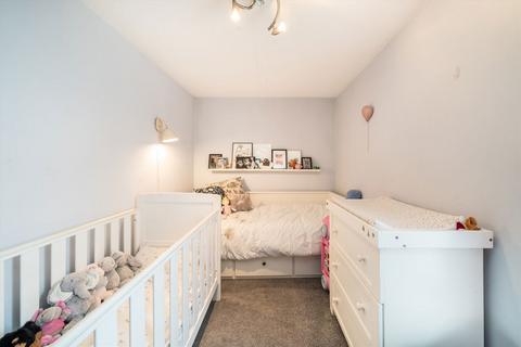 3 bedroom flat for sale, Balham Hill, London SW12
