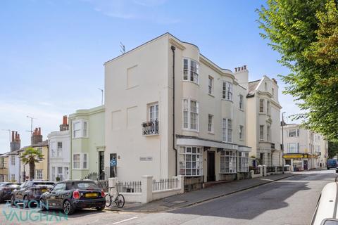 3 bedroom apartment to rent, Montpelier Place, Brighton BN1