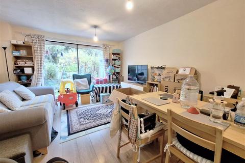 2 bedroom semi-detached house to rent, Fair Ridge