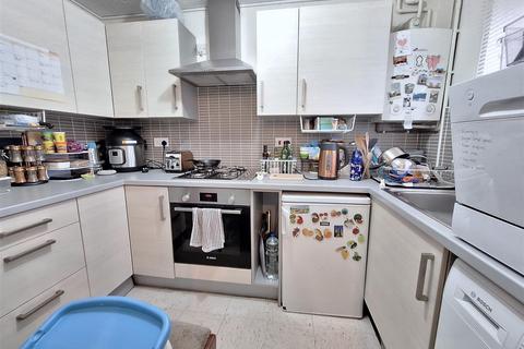 2 bedroom semi-detached house to rent, Fair Ridge