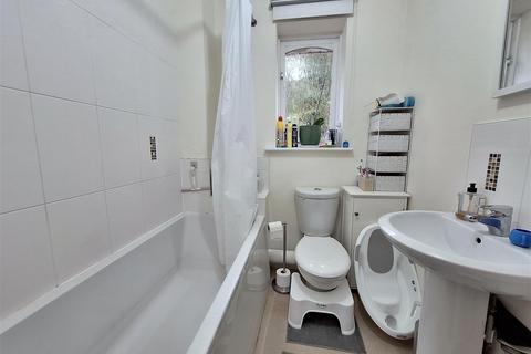 2 bedroom semi-detached house to rent, Fair Ridge