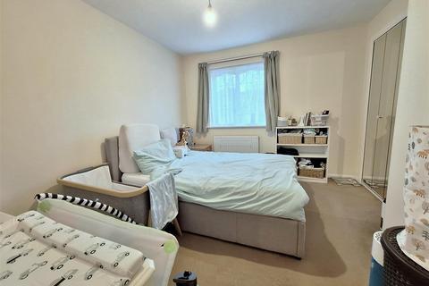 2 bedroom semi-detached house to rent, Fair Ridge