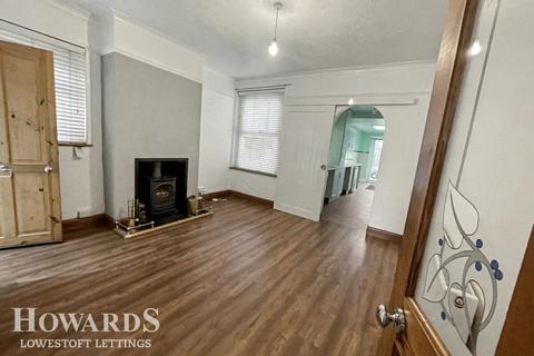 2 bedroom end of terrace house to rent, Victoria Road, LOWESTOFT