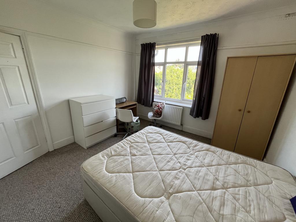 Bedroom 2 (2)