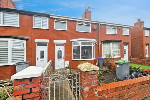 3 bedroom terraced house to rent, Lynton Avenue, Blackpool FY4