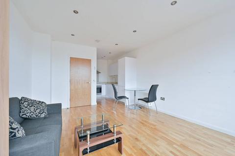 Studio to rent, Peterborough Road, Harrow, HA1