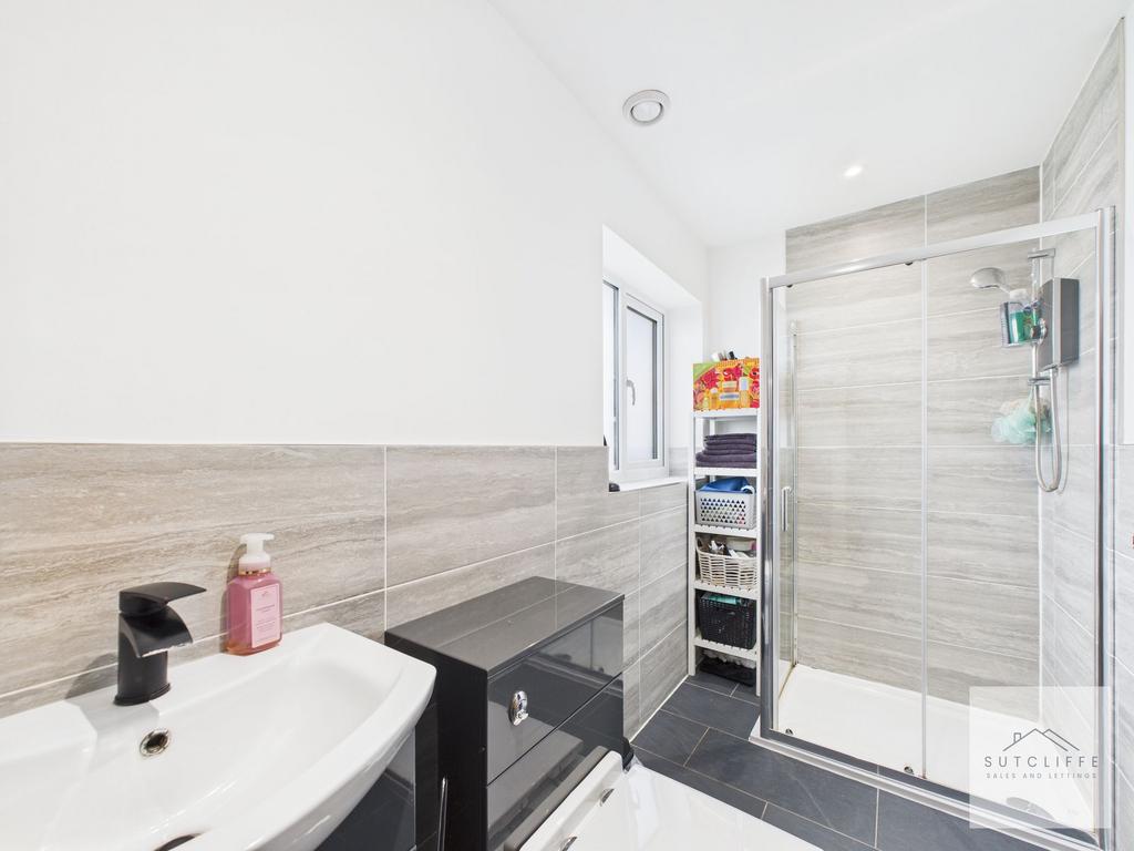 Bedroom 2 En-suite