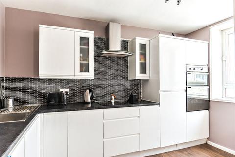 2 bedroom apartment for sale, Knighthead Point E14 8SR, London, E14