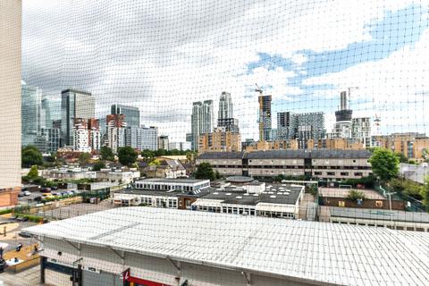 2 bedroom apartment for sale, Knighthead Point E14 8SR, London, E14