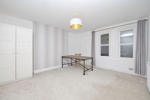 3 bedroom flat for sale, Earls Avenue, Folkestone, CT20