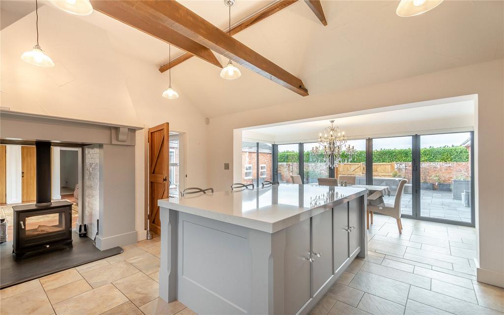 Kitchen/Dining