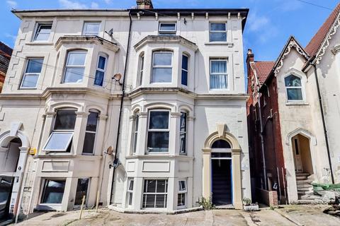 2 bedroom flat to rent, Shaftesbury Road, Southsea, PO5