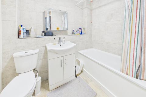 1 bedroom apartment for sale, The Oaks, Kimberley Close, Langley, Berkshire, SL3