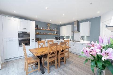 5 bedroom detached house for sale, Hawthorn Farm Road, Leeds LS14