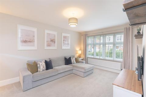 5 bedroom detached house for sale, Hawthorn Farm Road, Leeds LS14