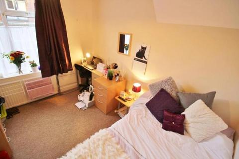 5 bedroom house to rent, Hartley Grove, Leeds LS6