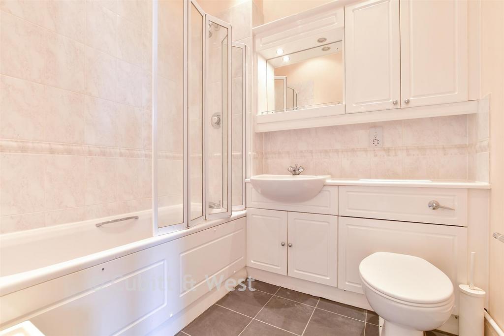 En-Suite Bathroom