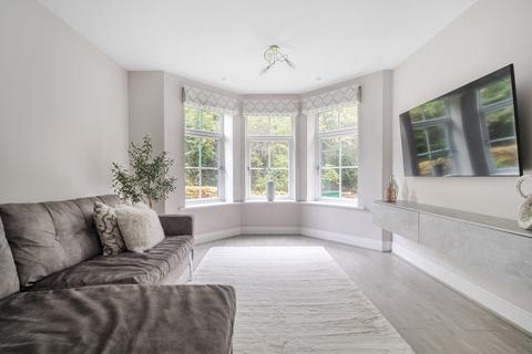2 bedroom flat for sale, Croft Road, Surrey GU7