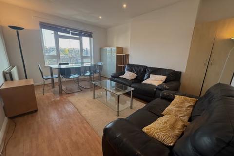 3 bedroom flat to rent, Southwell Road, London, SE5