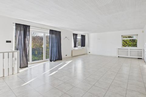 undefined, White House Close, Wooburn Moor, Buckinghamshire, HP10