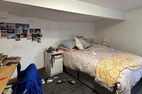 9 bedroom house to rent, Raven Road, Leeds LS6