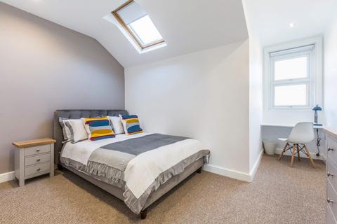4 bedroom flat to rent, Woodsley Rd, Leeds LS2
