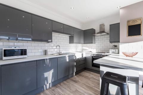 undefined, Woodsley Rd, Leeds LS2