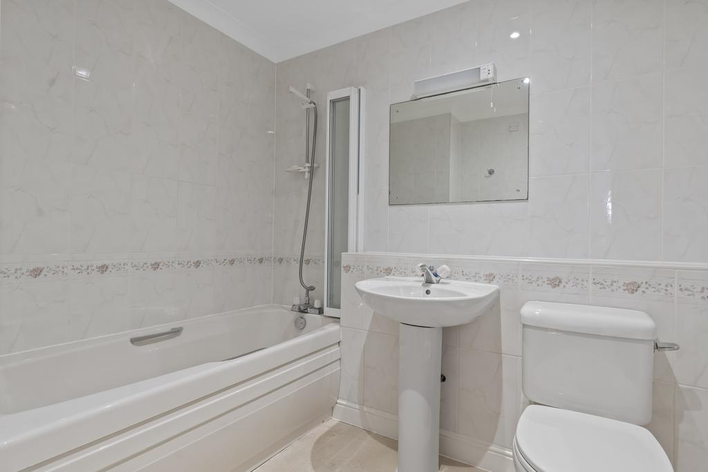 33 Mead Drive - Bathroom.JPG
