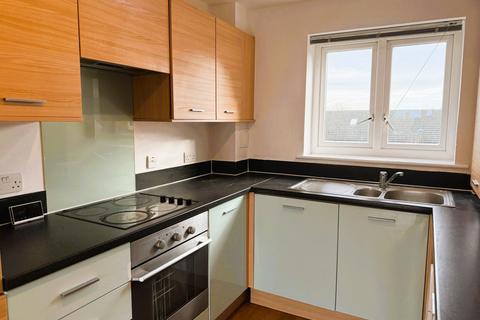 2 bedroom flat to rent, Ashwood Place, Tamar Way, Slough, SL3