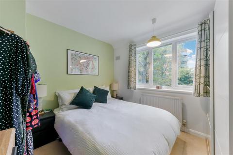 undefined, Runnymede, Colliers Wood SW19