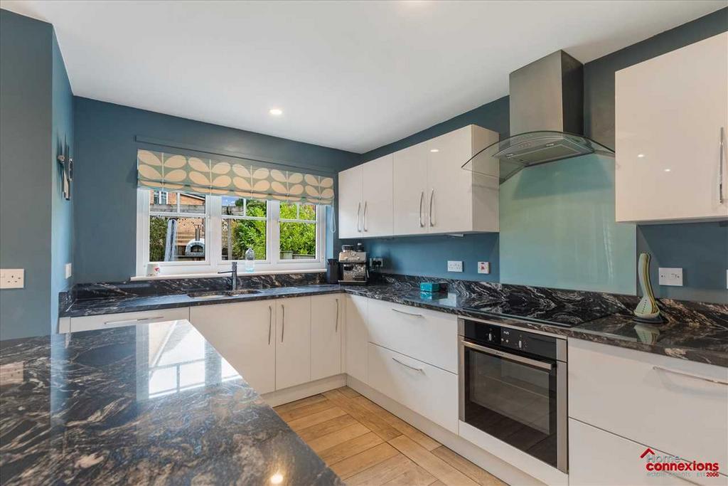 Kitchen Area (1)