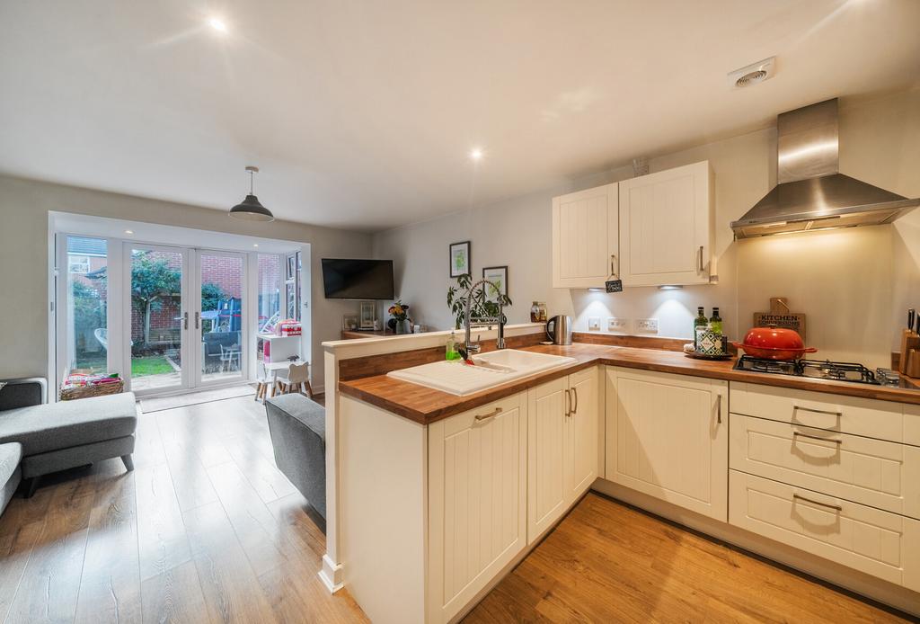 1377012 11 691225...