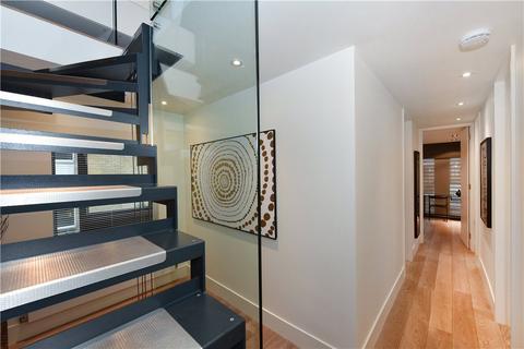 3 bedroom flat for sale, Rosemont Road, London, NW3