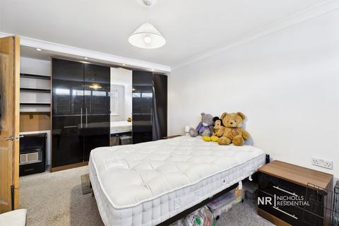 2 bedroom maisonette for sale, West Ewell KT19