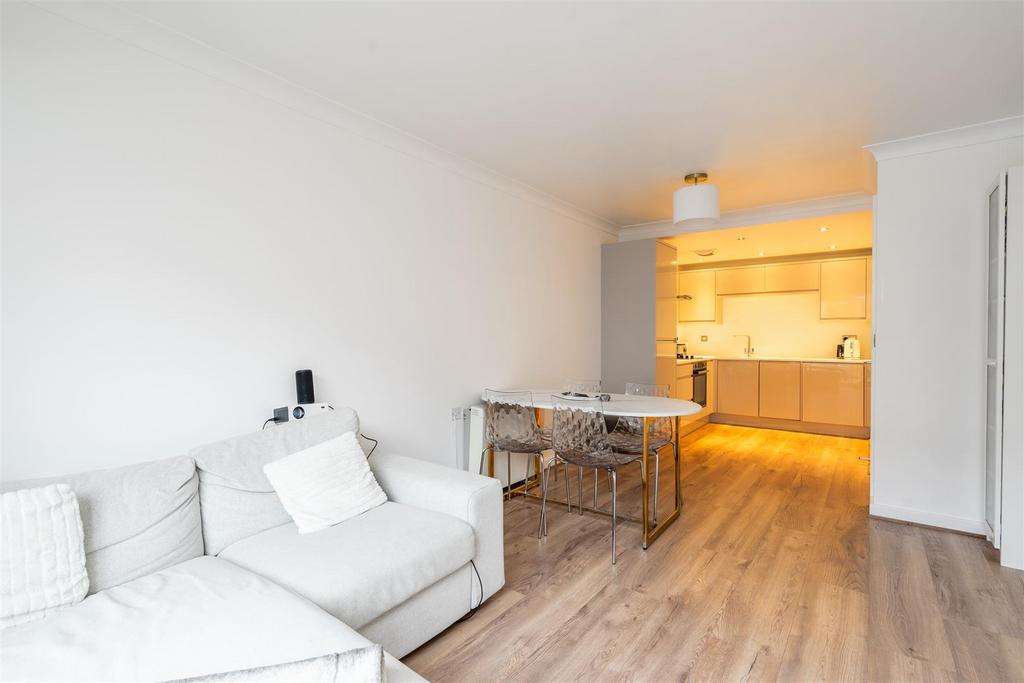 Apartment 9, 8 Rea Place 4.jpg